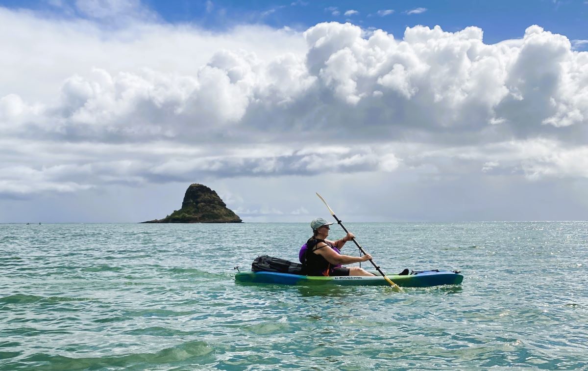 Susan paddling past Mokoli'i